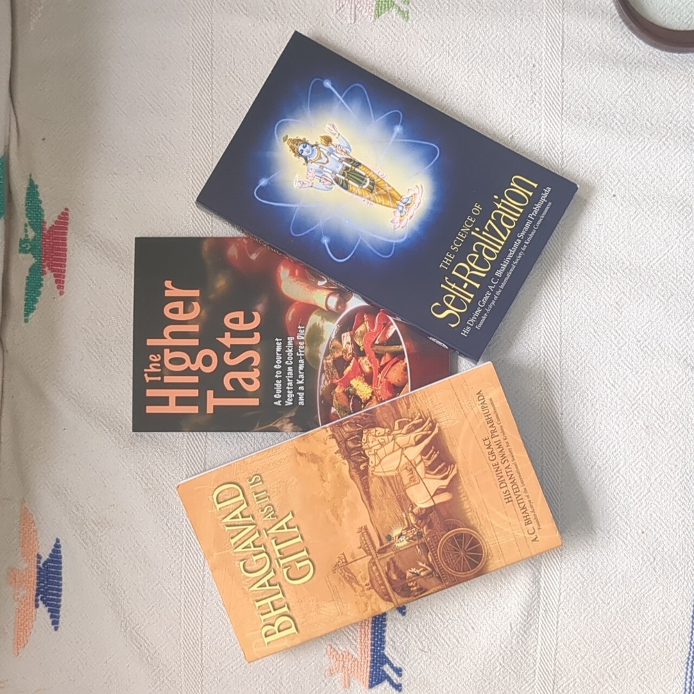 Bhagavad Gita/Higher Taste/Self-realization. Set Of 3 Books